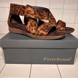 Pierre Dumas Kori 4 Sandals Flats Womans 10 Leopard Cheetah Comfort Back Zip NIB